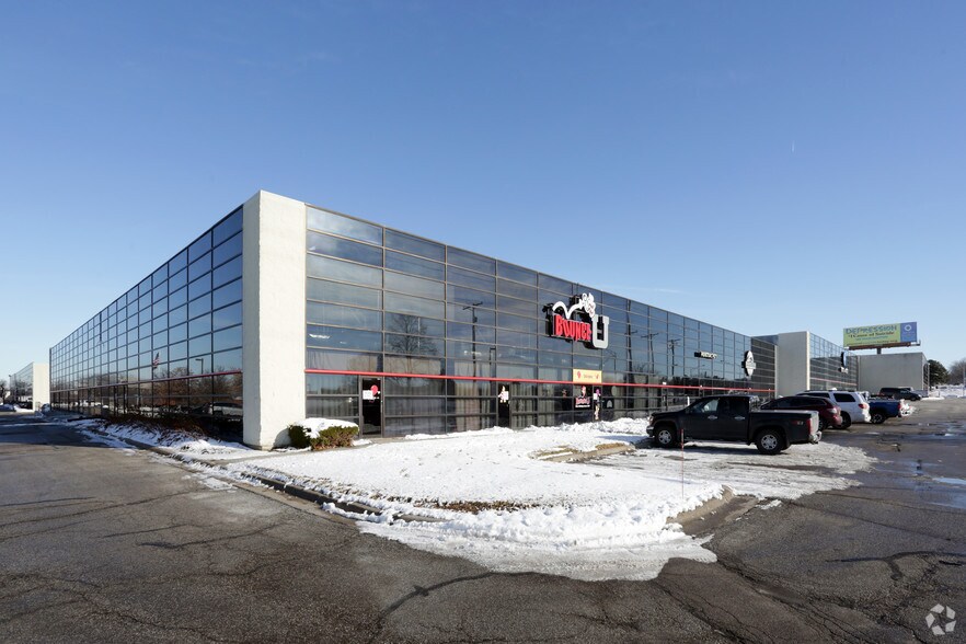 More Photos Of 11105-11147 Mockingbird Dr, Omaha Unknown For Lease