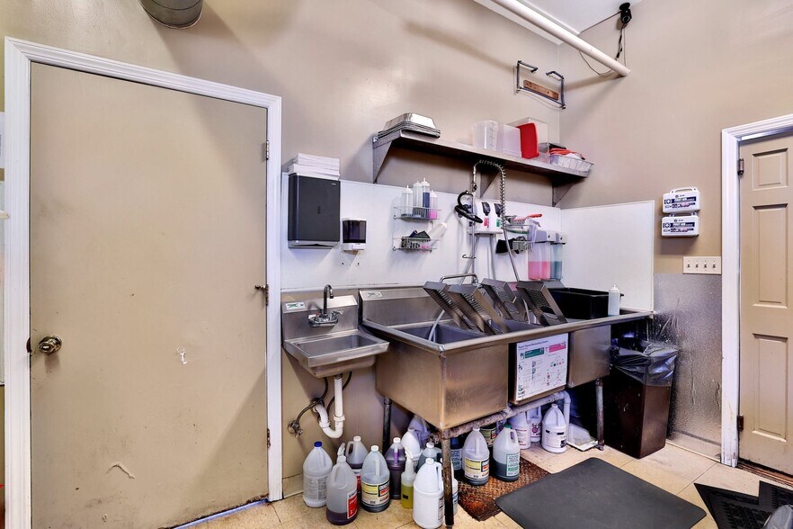 More Photos Of 148-164 E Route 59, Nanuet Freestanding For Sale