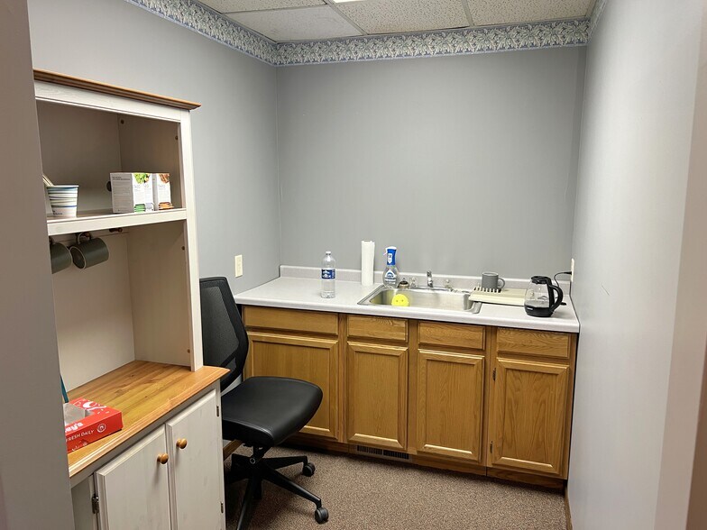 More Photos Of 521 Charles St, Brainerd Office For Lease