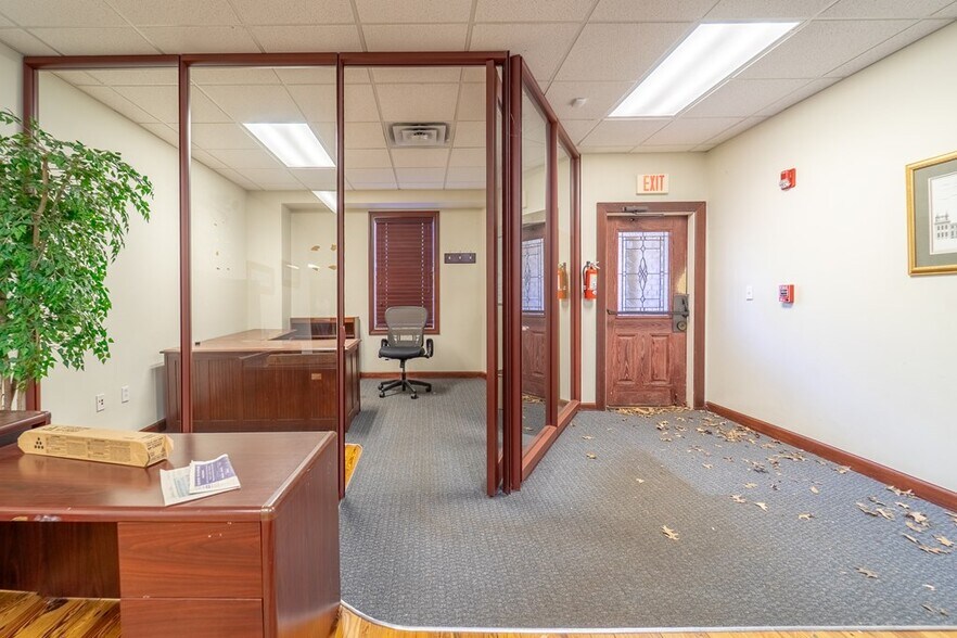 More Photos Of 9 Stewart St, Franklin Office For Sale