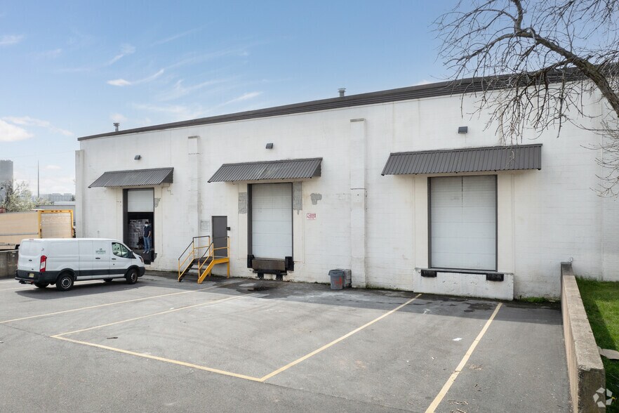 More Photos Of 212-216 Gates Rd, Little Ferry Warehouse For Lease
