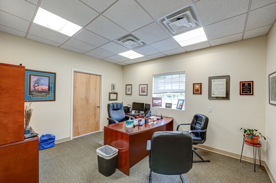 More Photos Of 1698 Roosevelt Ave, Bohemia Office For Sale