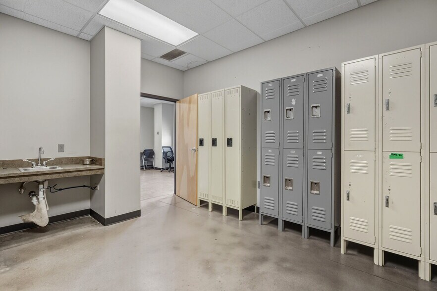 More Photos Of 3370 Drennan Industrial Loop S, Colorado Springs Flex For Lease