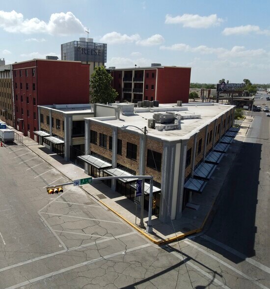 More Photos Of 119-121 W Van Buren Ave, Harlingen Office For Lease