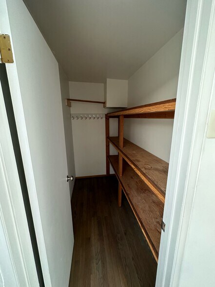 More Photos Of 22 Cleveland St, San Francisco Warehouse For Sale