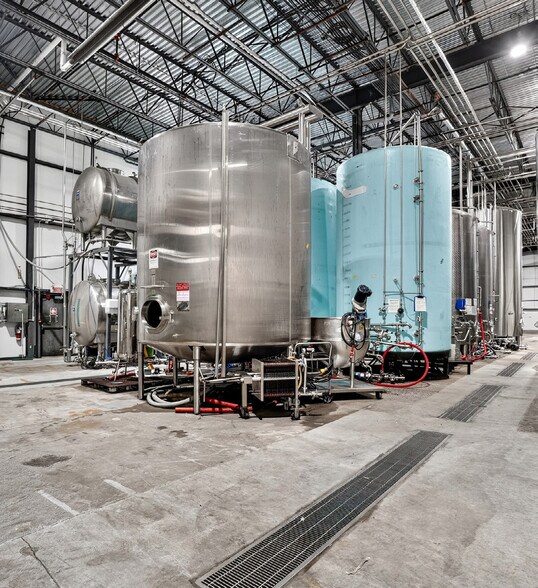 More Photos Of 901 Rue Des Forges, Terrebonne Food Processing For Sale