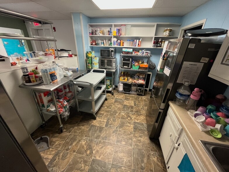 More Photos Of 3111 S Main St, Pearland Warehouse For Sale