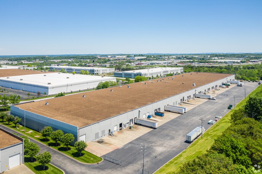 More Photos Of 1000-1001 Centre Pointe Dr, La Vergne Light Distribution For Lease