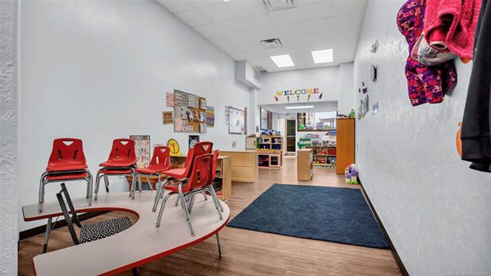 More Photos Of 4379 Highway 7 W, Sulphur Daycare Center For Sale