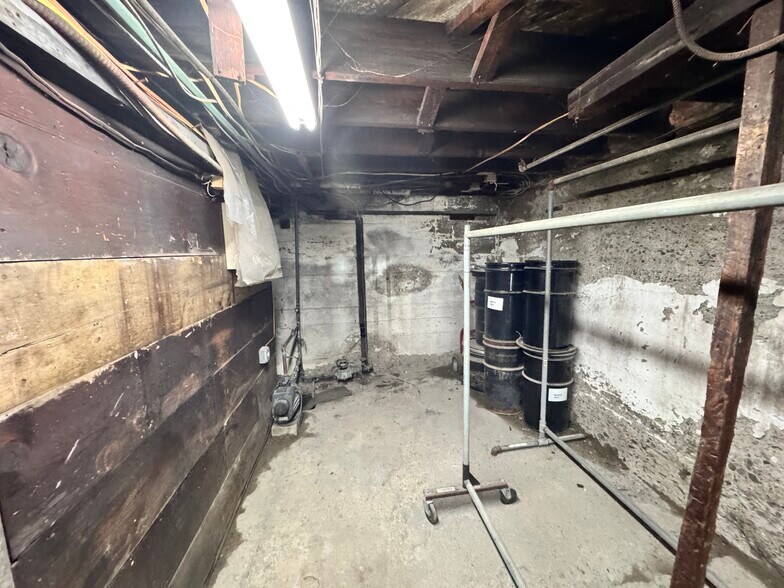 More Photos Of 177 N Allen St, Albany General Retail For Sale