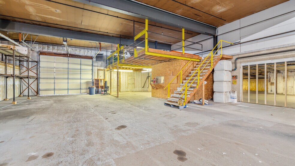 More Photos Of 106 E Smith St, Iron Mountain Distribution For Sale