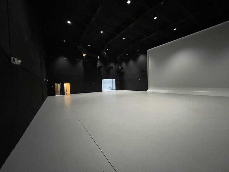 More Photos Of 1700 35th St, Orlando Warehouse For Lease