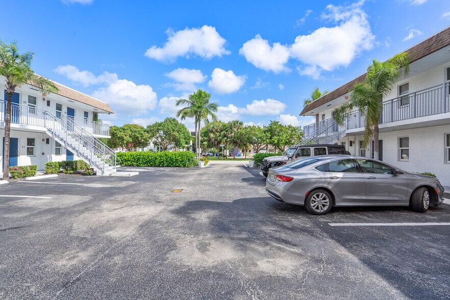 More Photos Of 50 SE 12th St, Fort Lauderdale Apartments For Sale