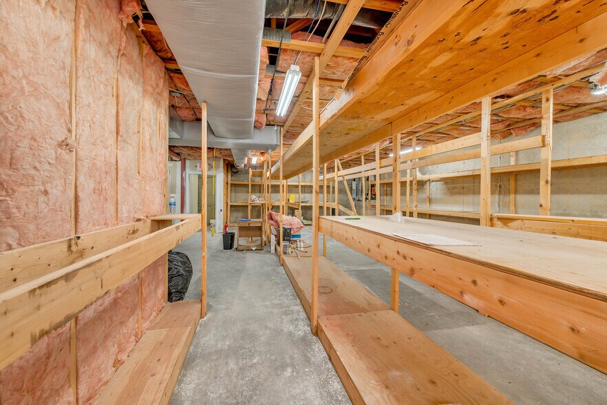 More Photos Of 5 Buttrick Rd, Londonderry Office For Lease