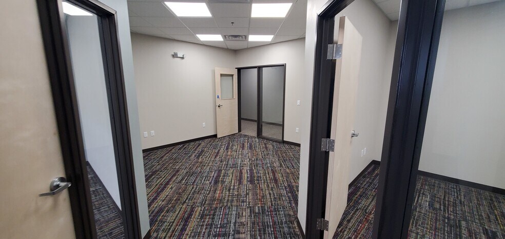 More Photos Of 3210 27th St W, Williston Office For Lease
