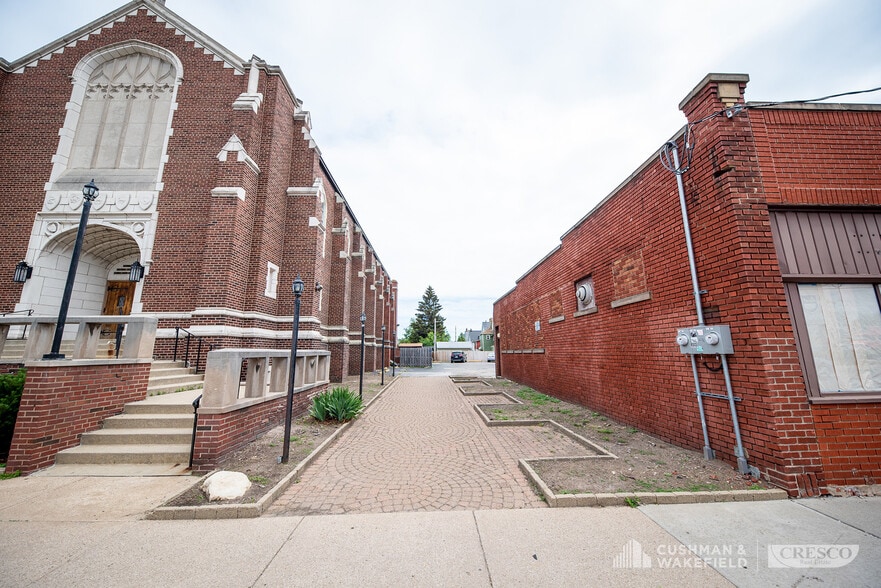 More Photos Of 16300-16306 Detroit Ave, Cleveland Unknown For Lease