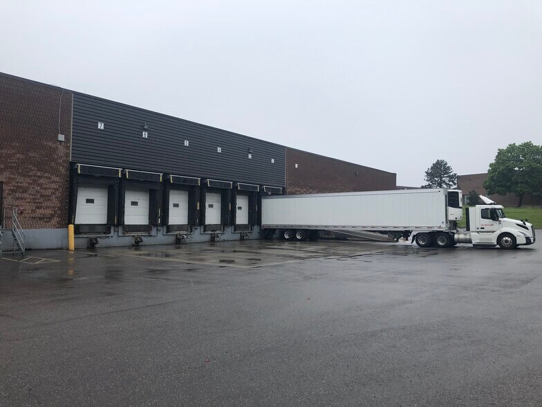More Photos Of 7 Rimini Mews, Mississauga Warehouse For Lease