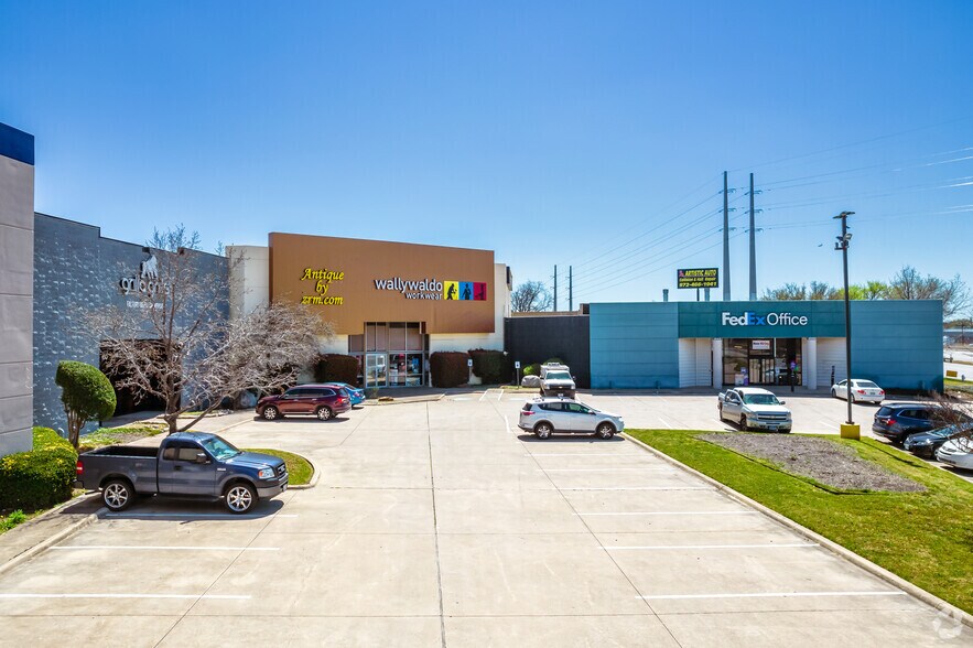 More Photos Of 13940-13960 N Stemmons Fwy, Farmers Branch Showroom For Lease