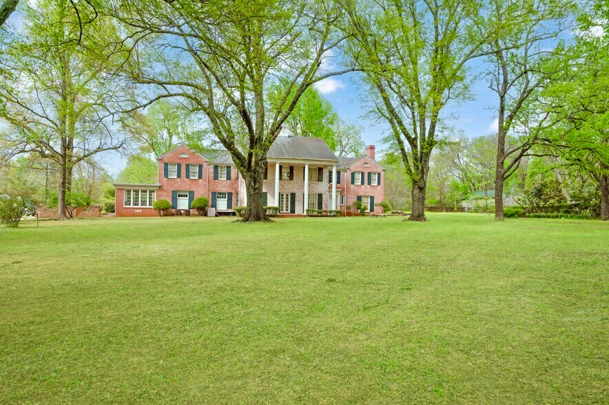 More Photos Of 600 Crockett Cir, Paris Specialty For Sale
