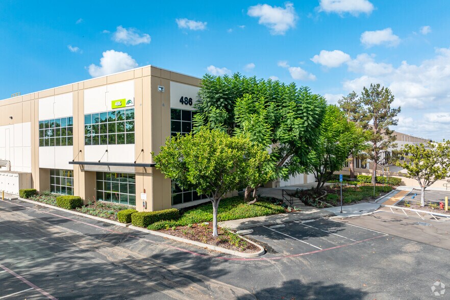 More Photos Of 458-486 E Lambert Rd, Fullerton Distribution For Lease