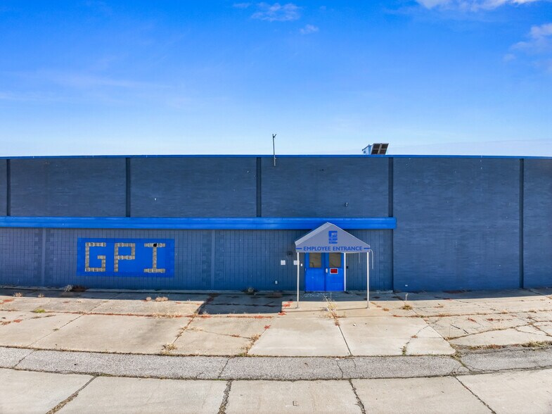 More Photos Of 2010 N Dort Hwy, Flint Service For Sale