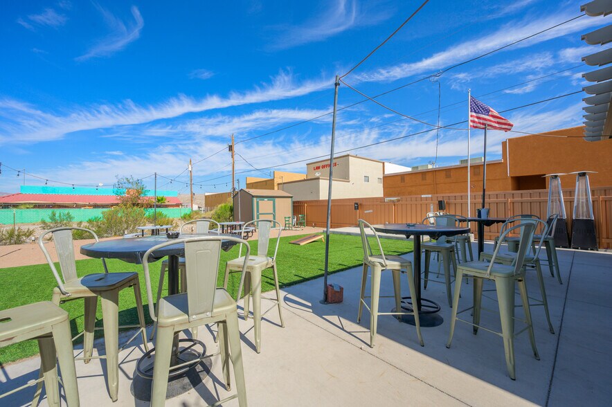 More Photos Of 877 Hancock Rd, Bullhead City Bar For Sale