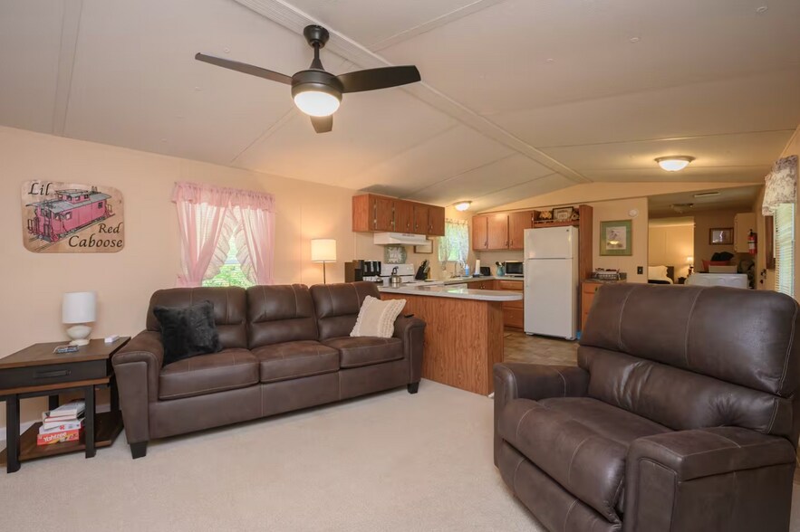 More Photos Of 84-86 Benson Rd, Travelers Rest Specialty For Sale