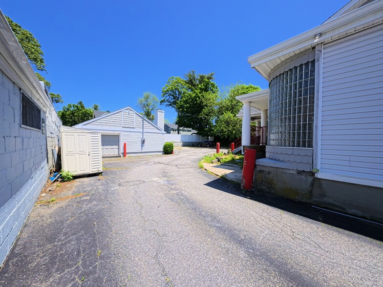 More Photos Of 125 E Jericho Tpke, Huntington Station Freestanding For Lease