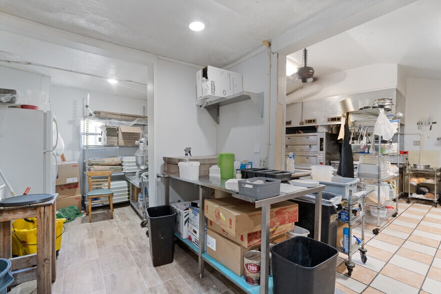 More Photos Of 10 Mountain St, Eureka Springs Restaurant For Sale