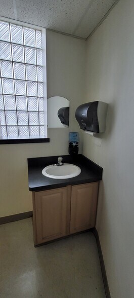 More Photos Of 11709 Lorain Ave, Cleveland Medical For Lease