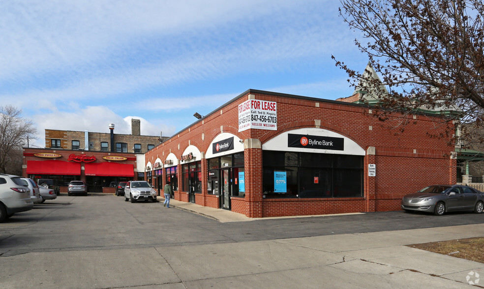 Primary Photo Of 2000-2010 W Montrose Ave, Chicago Unknown For Lease