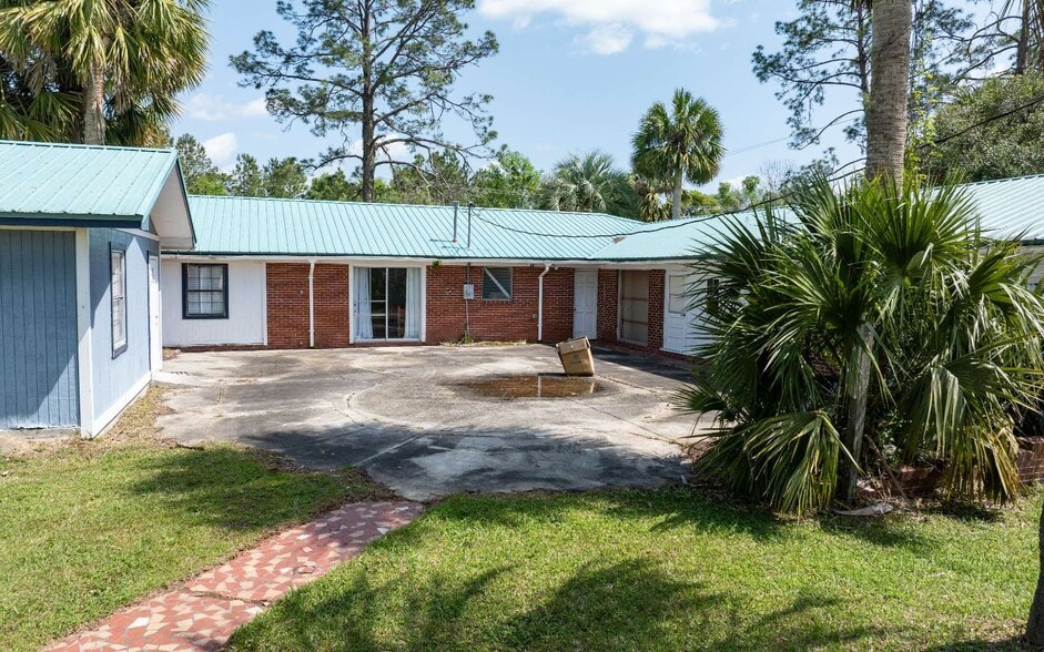 More Photos Of 7601 133rd Rd, Live Oak Assisted Living For Sale