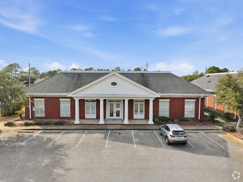 More Photos Of 2053 Navarre Park Ln, Navarre Medical For Sale