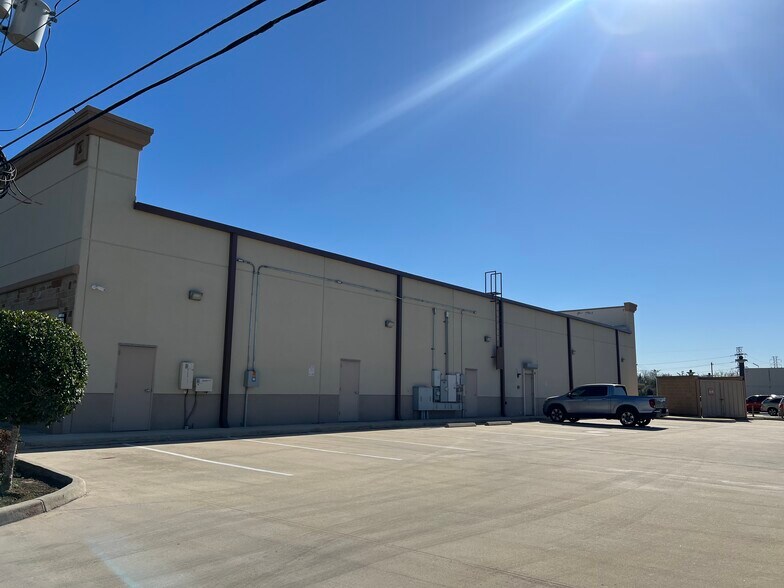 More Photos Of 10304-10322 Blackhawk Blvd, Houston Storefront For Lease