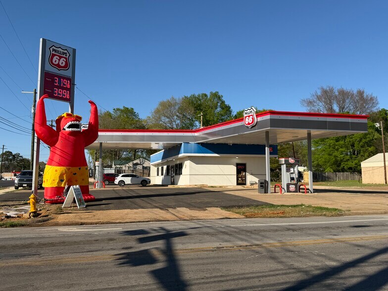 More Photos Of 1708 S Mobberly Ave, Longview Service Station For Sale