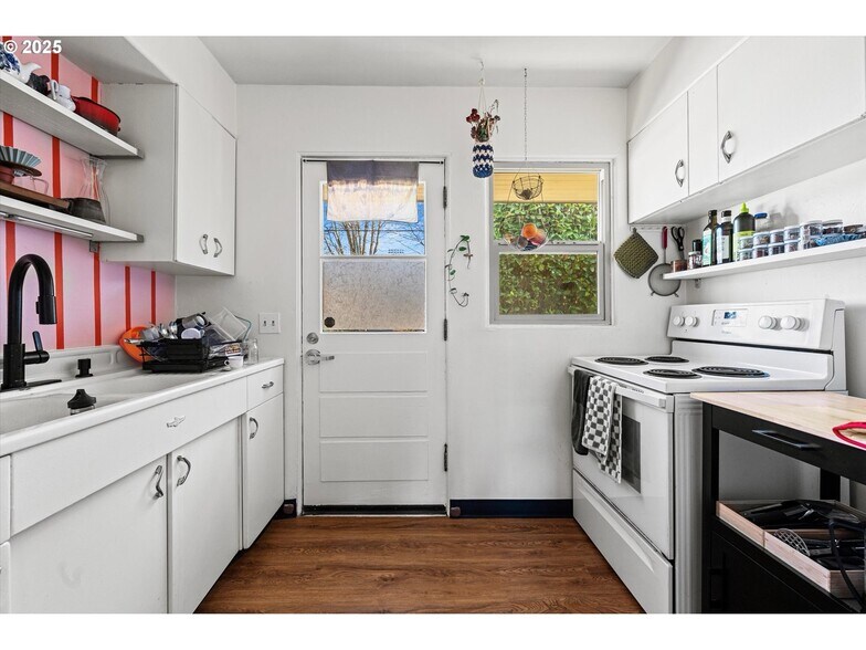 More Photos Of 5104 SE Clinton St, Portland Apartments For Sale