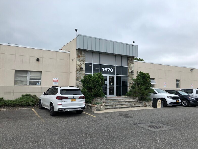 More Photos Of 1670 Old Country Rd, Plainview Office For Lease