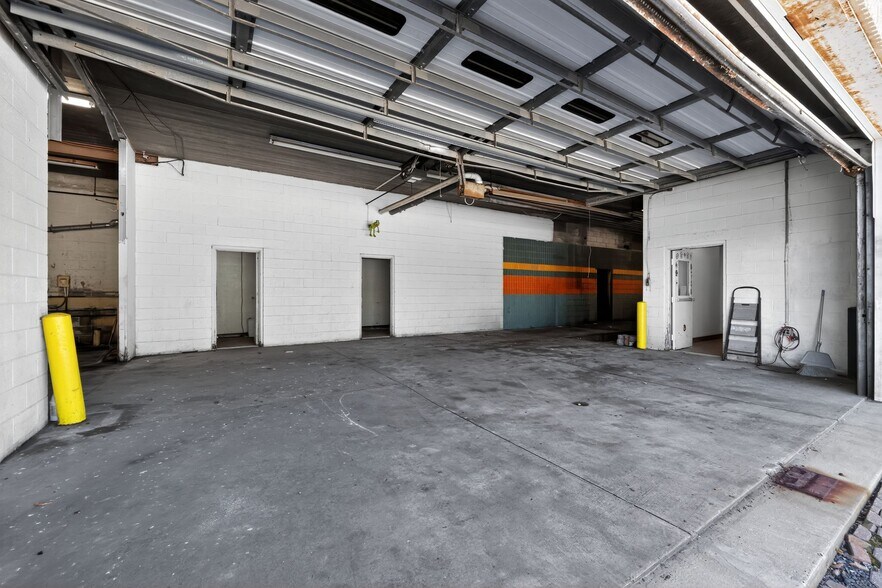 More Photos Of 514 E King Rd, Malvern Storefront Retail Office For Sale