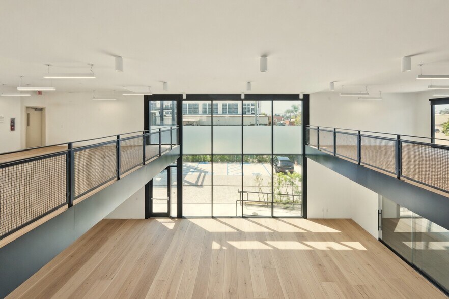 More Photos Of 940 N Highland Ave, Los Angeles Loft Creative Space For Lease