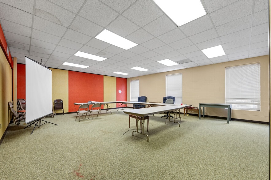 More Photos Of 3411 Covington Pike, Memphis Religious Facility For Sale