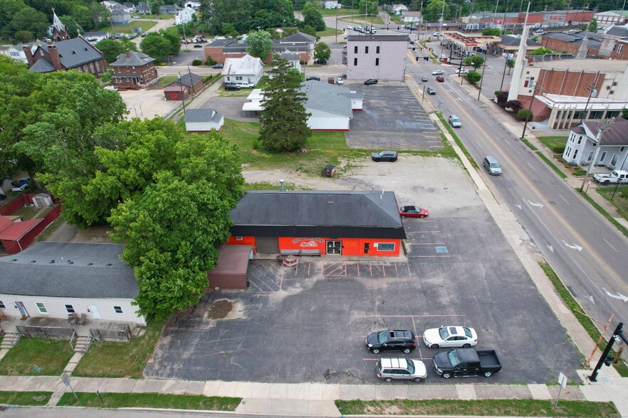 More Photos Of 140 S River St, Franklin Storefront For Sale