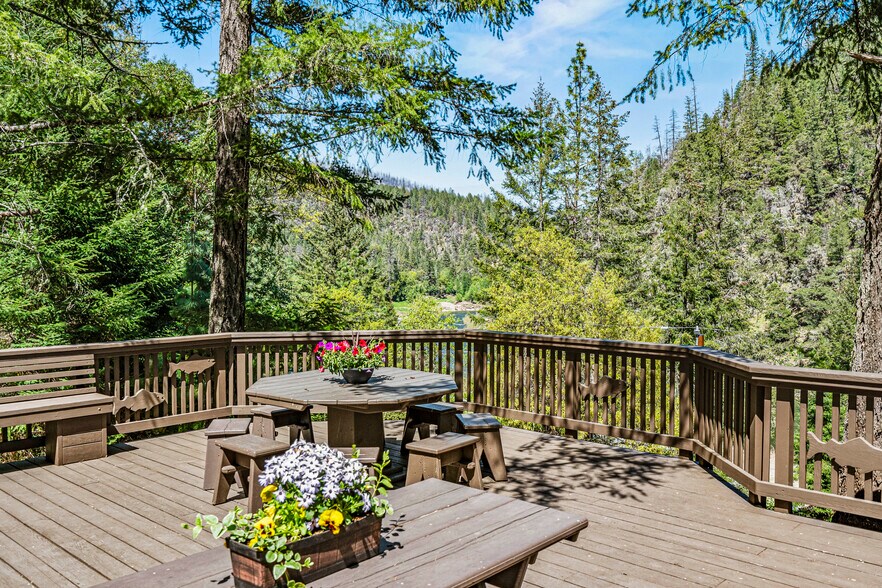 More Photos Of 11744 Galice Rd, Merlin Hotel For Sale