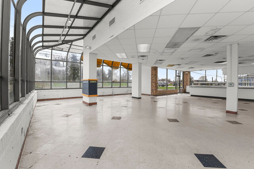 More Photos Of 15839 Telegraph Rd, Redford Township Fast Food For Lease