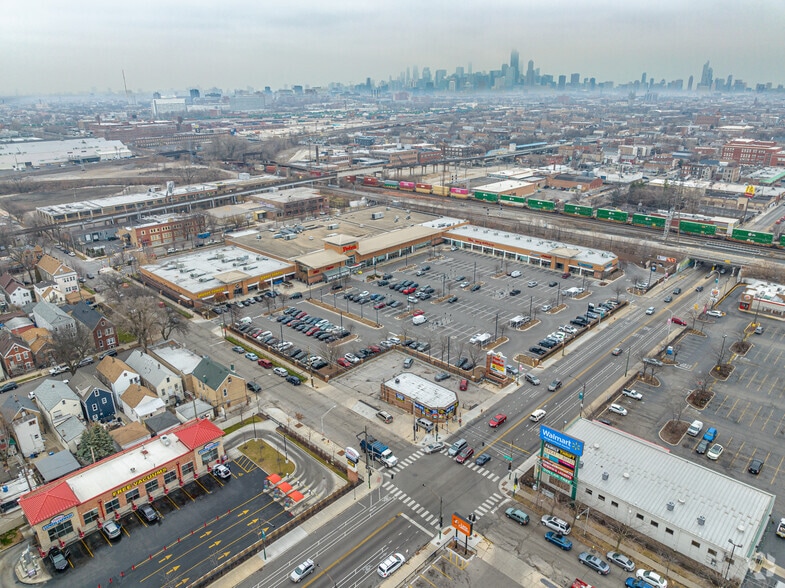 More Photos Of 2504-2548 W Cermak Rd, Chicago Supermarket For Lease