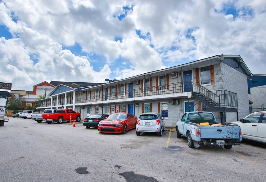 More Photos Of 8700 Gulf Fwy, Houston Apartments For Sale