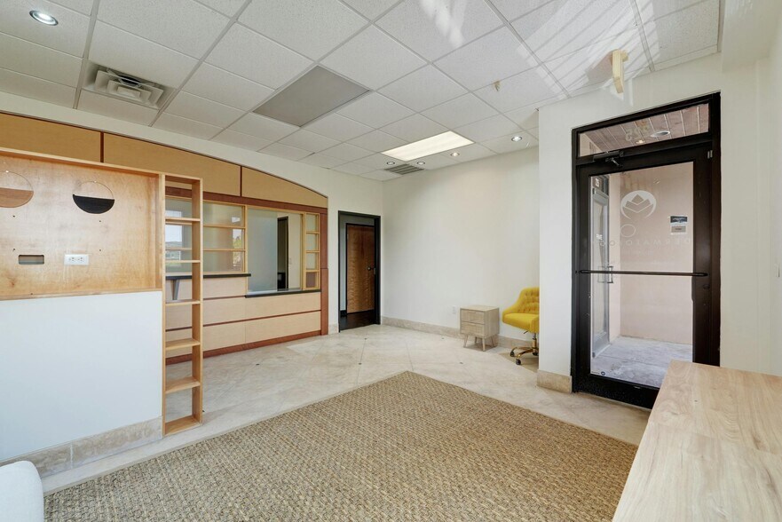 More Photos Of 4300 N Quinlan Park Rd, Austin Unknown For Lease