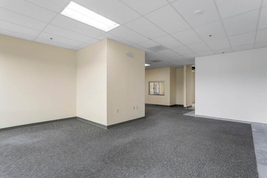 More Photos Of 15 Compass Pt, Martinsburg Office For Lease