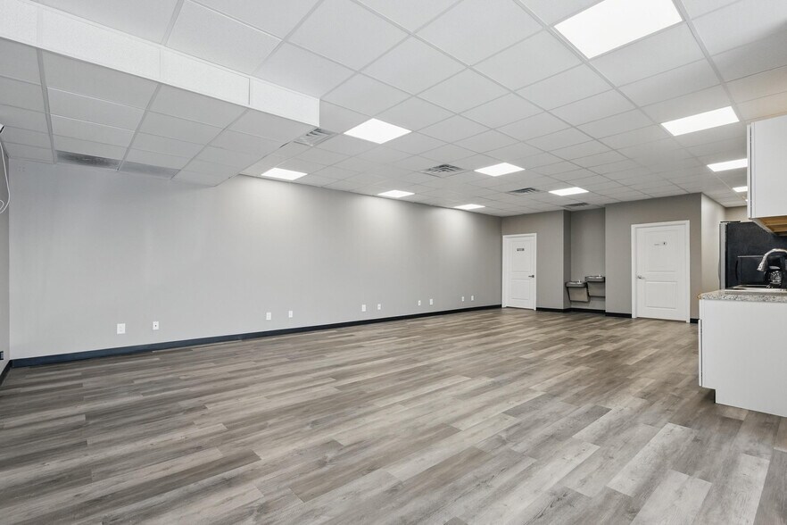 More Photos Of 581 E Cherry St, Troy Freestanding For Sale