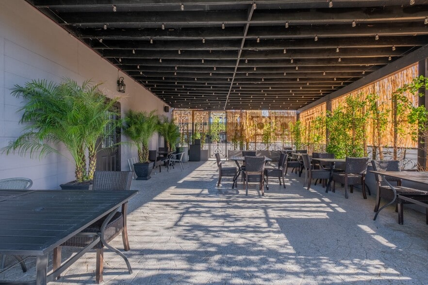 More Photos Of 6500 Foothill Blvd, Tujunga Restaurant For Sale