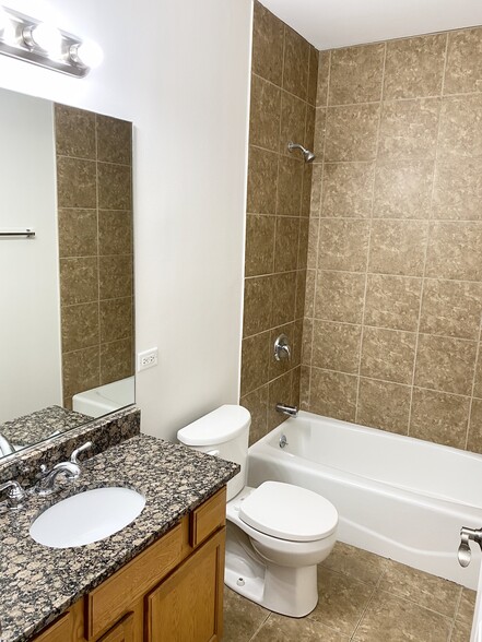 More Photos Of 900 S Western Ave, Chicago Apartments For Lease